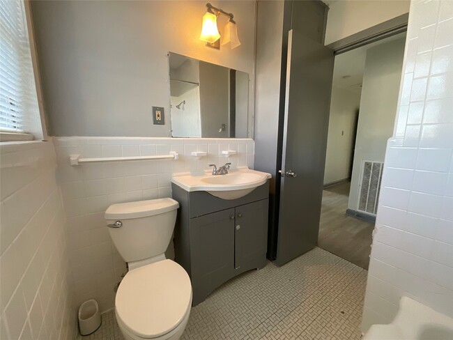 Building Photo - 1309 Jefferson St