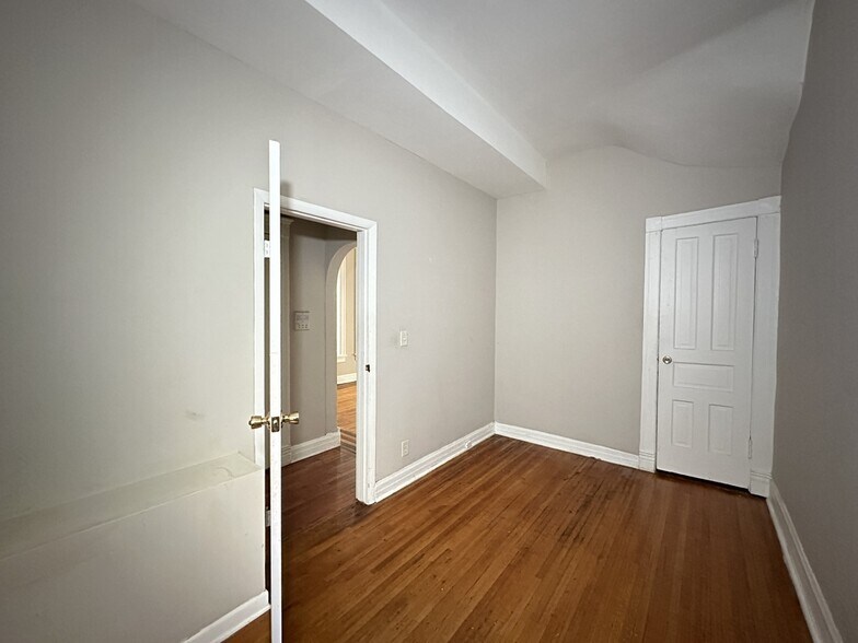 Building Photo - 1407 W Erie St