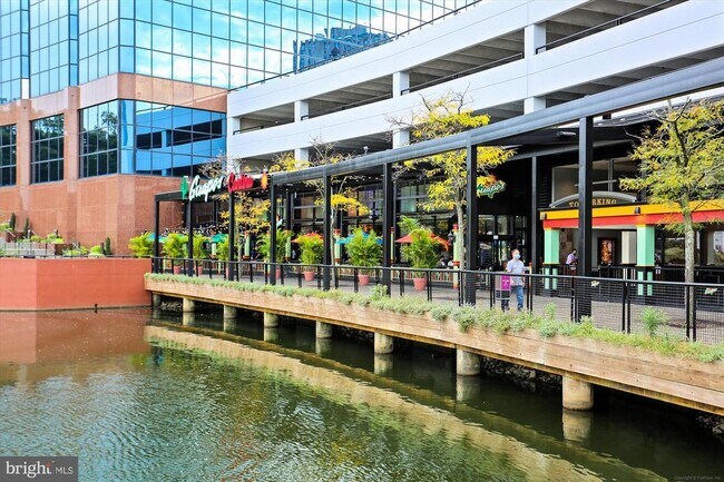 Building Photo - 909 Rockwell Ave