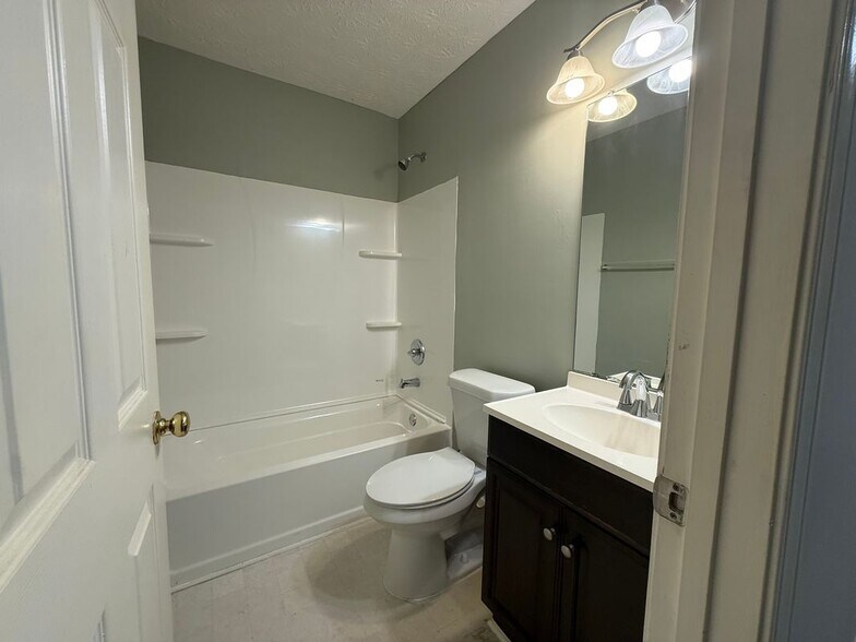 Building Photo - 1704 Camden Forrest Tr