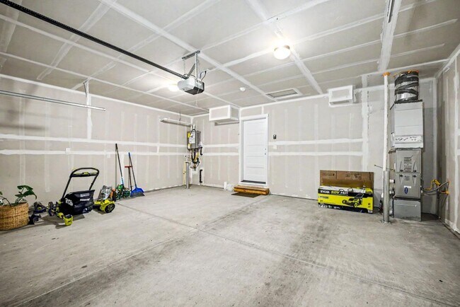 Building Photo - Modern Yelm Home Built in 2023, Walk-In Closets, Deep Storage & Neighborhood Park!