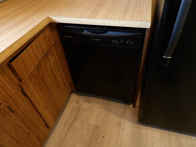 Building Photo - 115 Potomac Ct