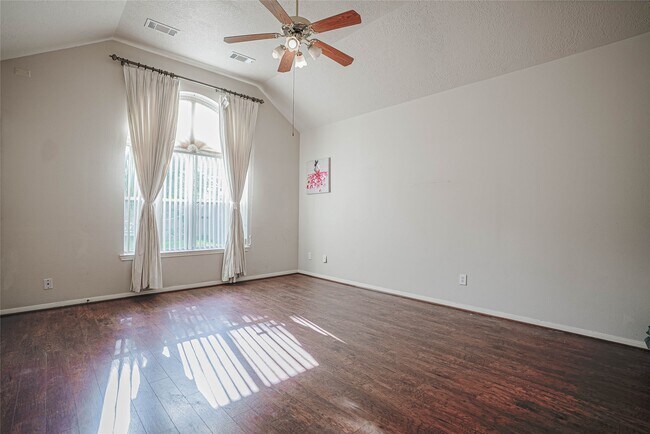 Building Photo - 3706 Heritage Colony Dr