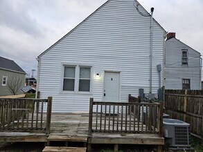 Building Photo - 109 E Eichel Ave