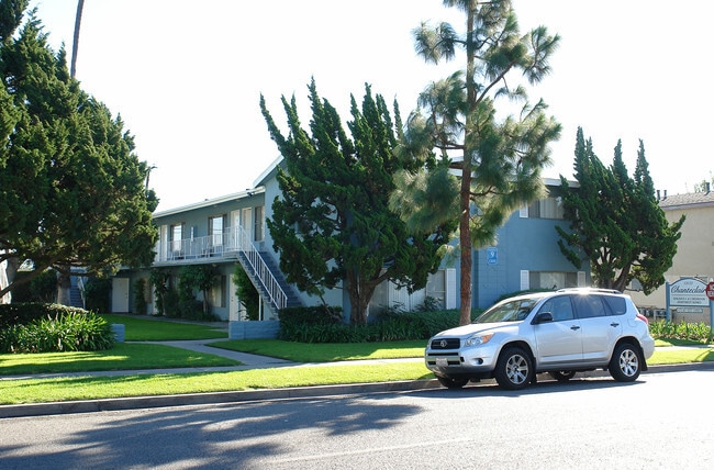 Building Photo - Chanteclair Apartments