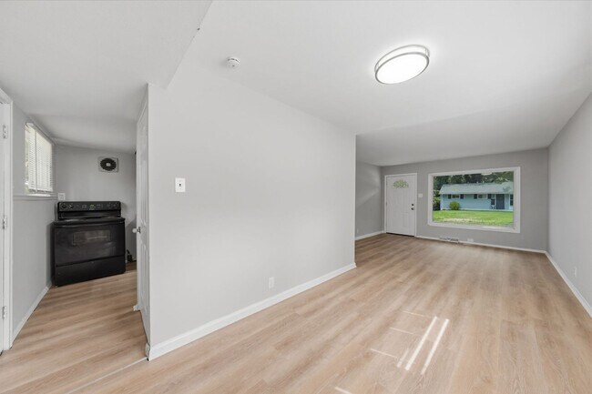 Building Photo - For Rent – 3 Bedroom Home | Section 8 Welcome