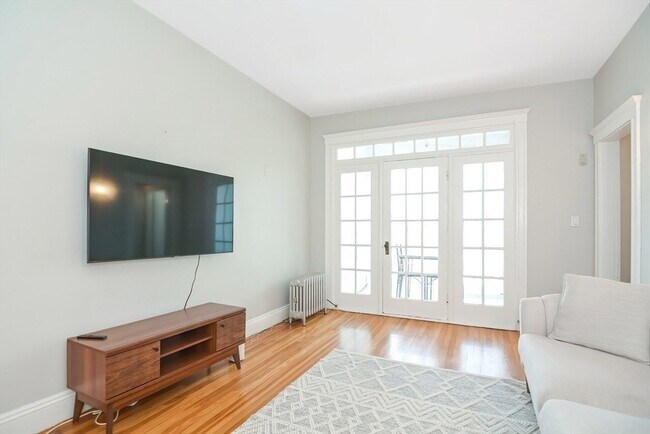 Building Photo - 91-93-93 Bynner St