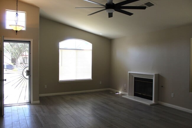 Building Photo - North West Home with Solar and Pool for Rent