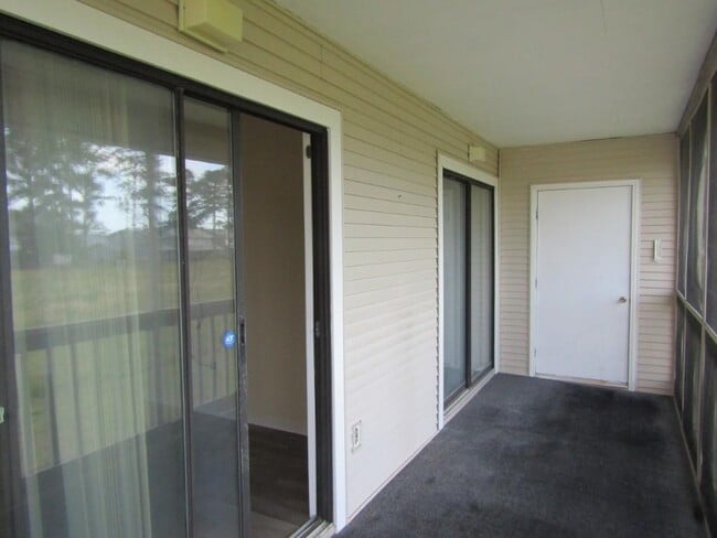 Building Photo - 1095 Plantation Dr