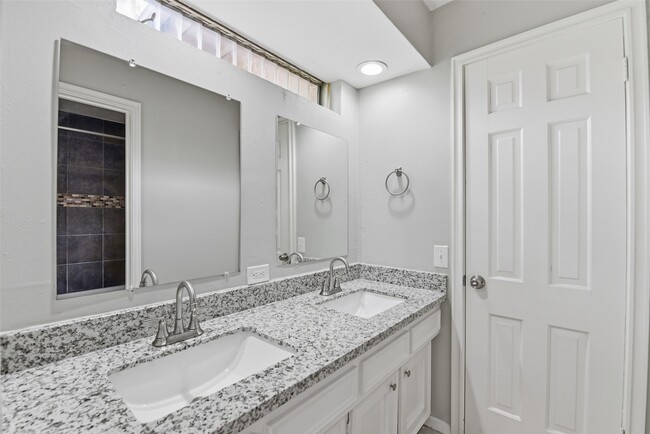 Building Photo - 4702 N Cashel Cir