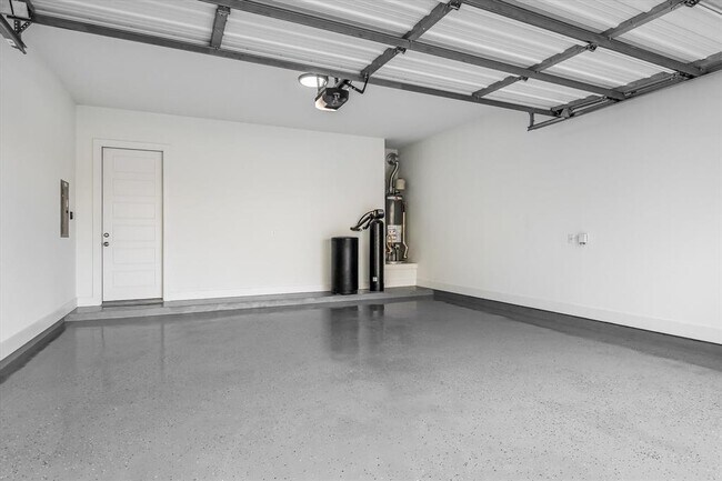 Building Photo - 301 Jeffrey David Ln W