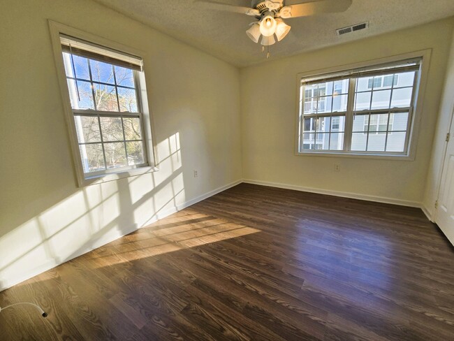 Building Photo - "Spacious 1391 Sq Ft Condo in Raleigh's Pr...