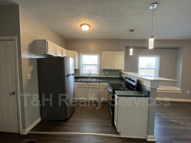 Building Photo - 2832 Central Ave