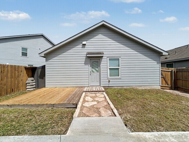 Building Photo - Charming Single-Story Converse Home