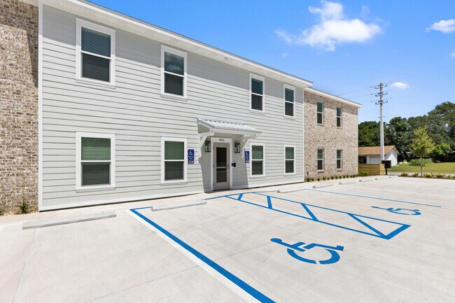 Building Photo - 305 Okaloosa Ave