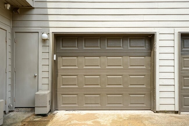 Building Photo - 2601 Augusta Dr