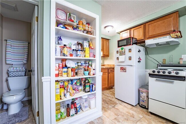 Building Photo - 102 N Helmer Ave