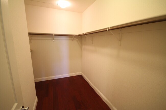 Building Photo - 3 Bed| 2 Bath | 1526 SF | Private 2 Car Garage | Condominium