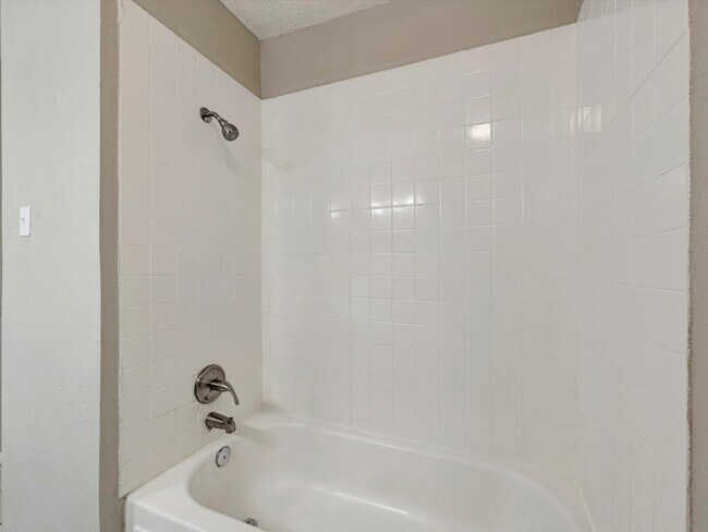 Building Photo - 2312 Meade Ct