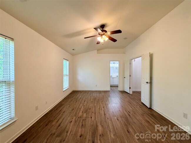 Building Photo - 10968 Princeton Village Dr