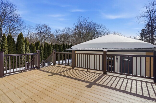 Building Photo - 31 Gedney Way