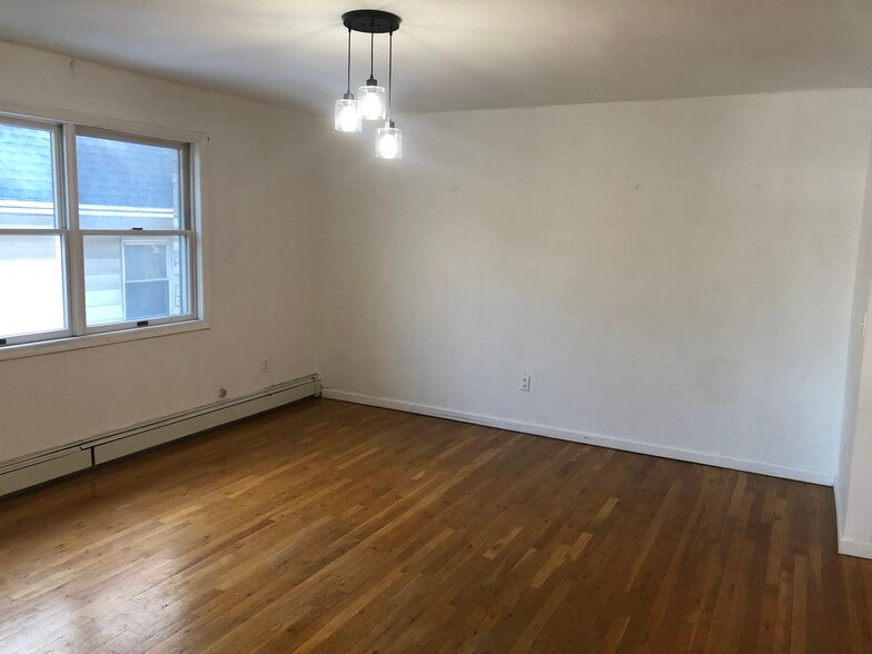 Building Photo - 659 Gramatan Ave