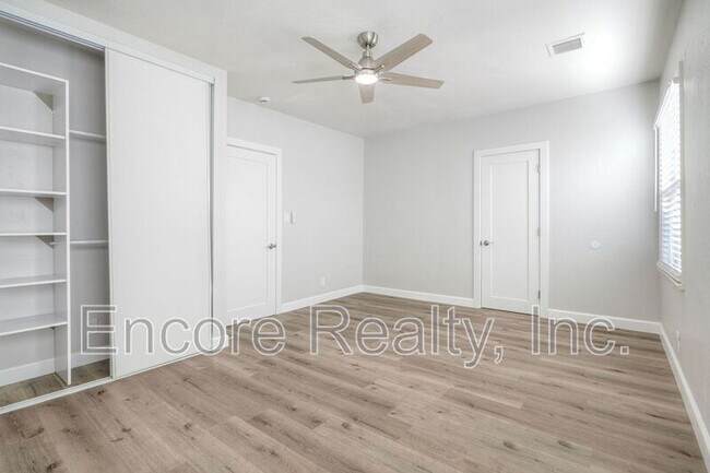 Building Photo - 303 3rd Ave