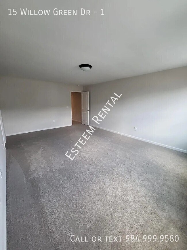 Building Photo - 15 Willow Green Dr