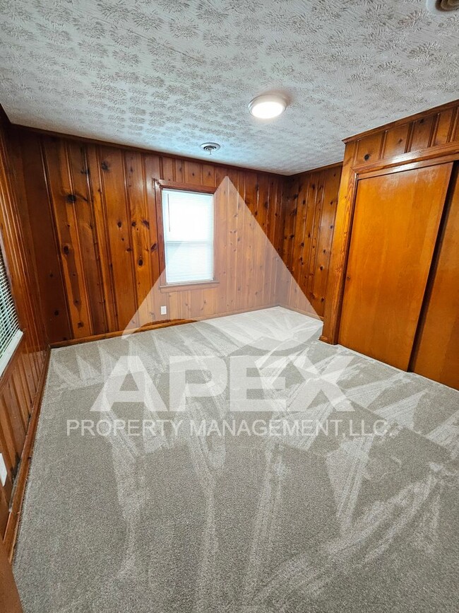 Building Photo - Craftsman Style 2 Bd 1- Ba Single Family H...