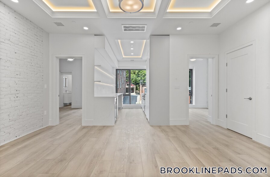 Building Photo - 1580 Beacon St