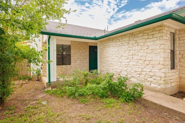 Building Photo - 16015 Stoneham Cir