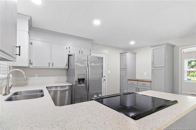 Building Photo - 221 Palomar St