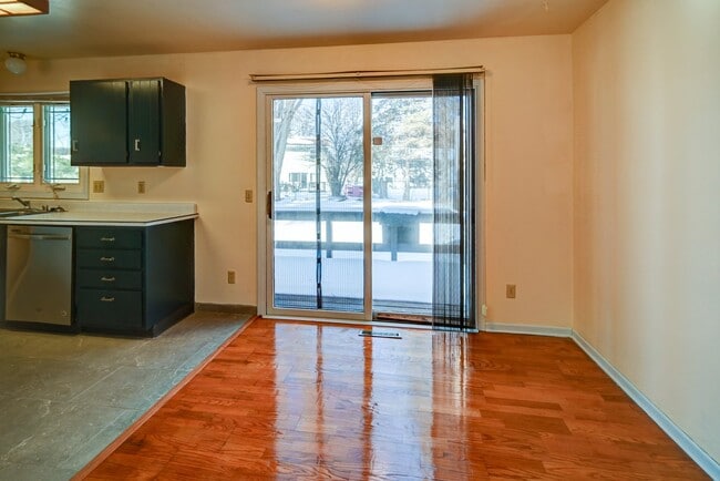 Building Photo - 12 Brompton Cir