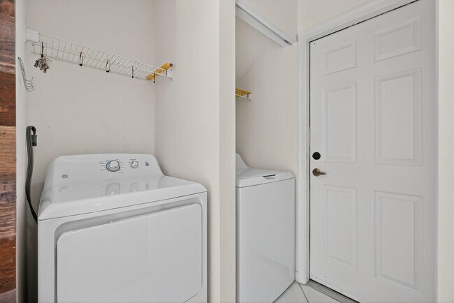 Building Photo - 7004 Galleon Cove Cir