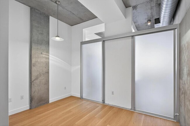 Building Photo - 1025 Island Ave