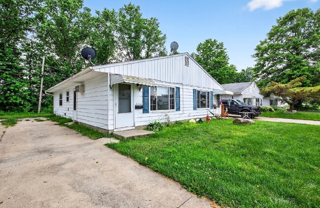 Building Photo - 2742 Packard Dr