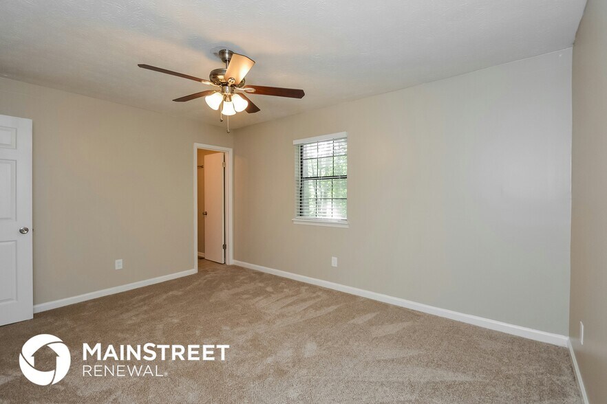 Building Photo - 5869 Bobbin Ln