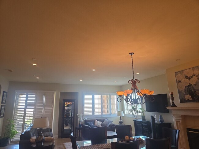 Building Photo - An Amazing Furnished 3 Bedroom Condo at La...