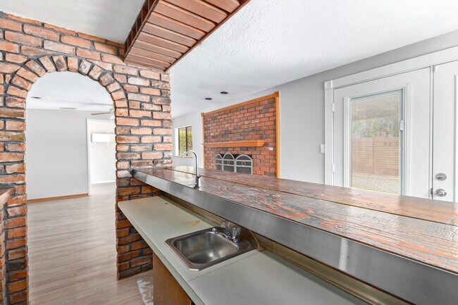 Building Photo - 1918 E Palmcroft Dr