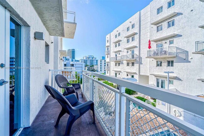 Building Photo - Sunset Harbour Drive, Miami Beach, FL 33139 - 2 BR 2 BA condo