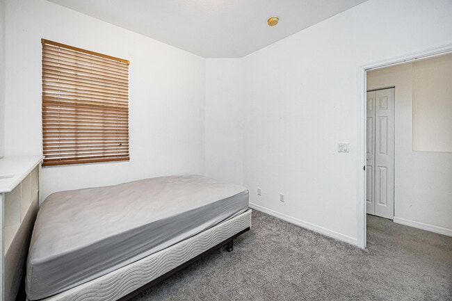 Building Photo - 3021 Grandiflora Dr