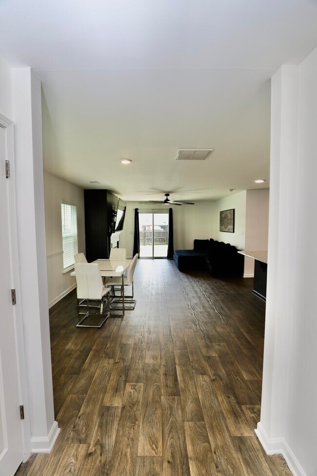 Building Photo - 2037 Elmridge Rd
