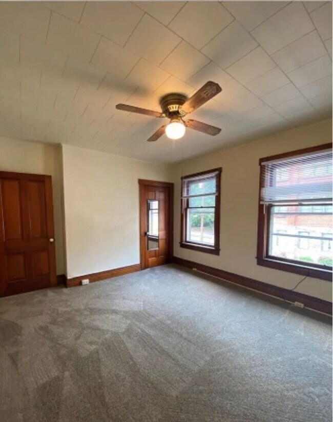 Building Photo - 216-218 W Lamb St