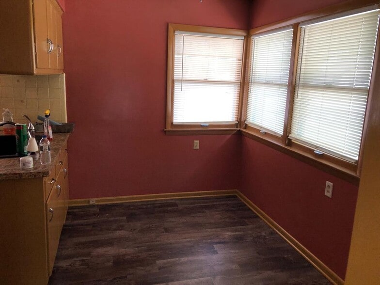 dining area - 4075 N 85th St