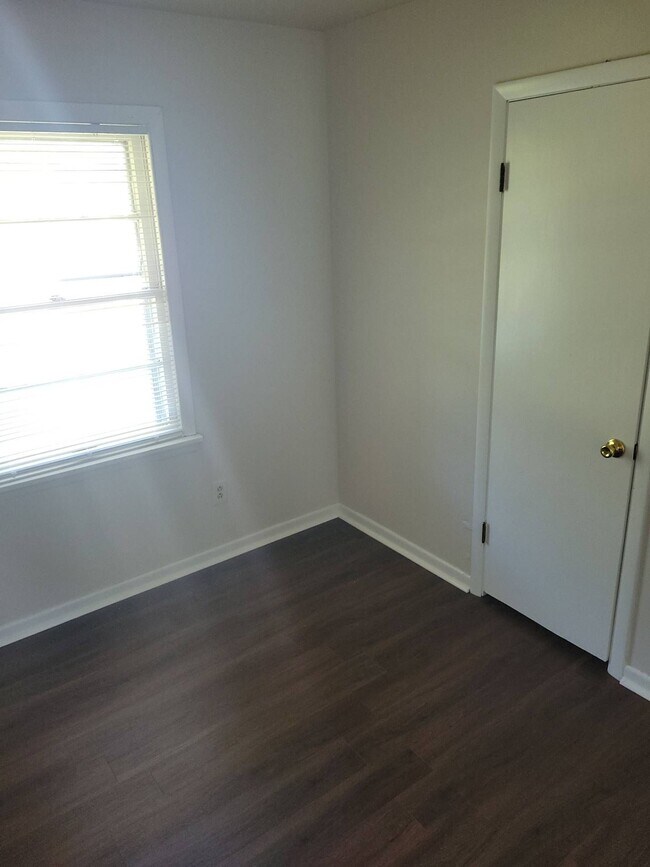 Building Photo - 4113 La Salle Ave