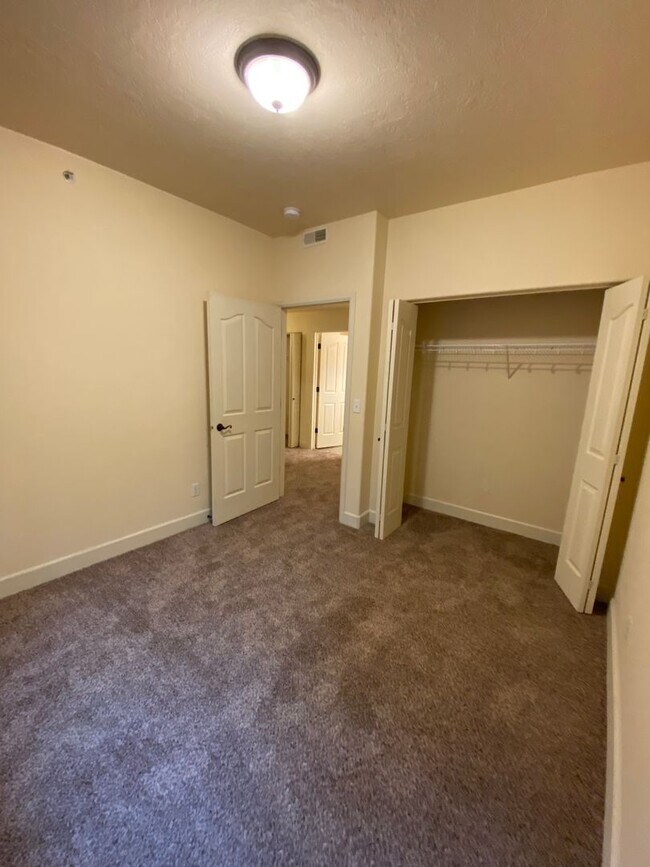 Building Photo - 6800 N Spurwing Loop