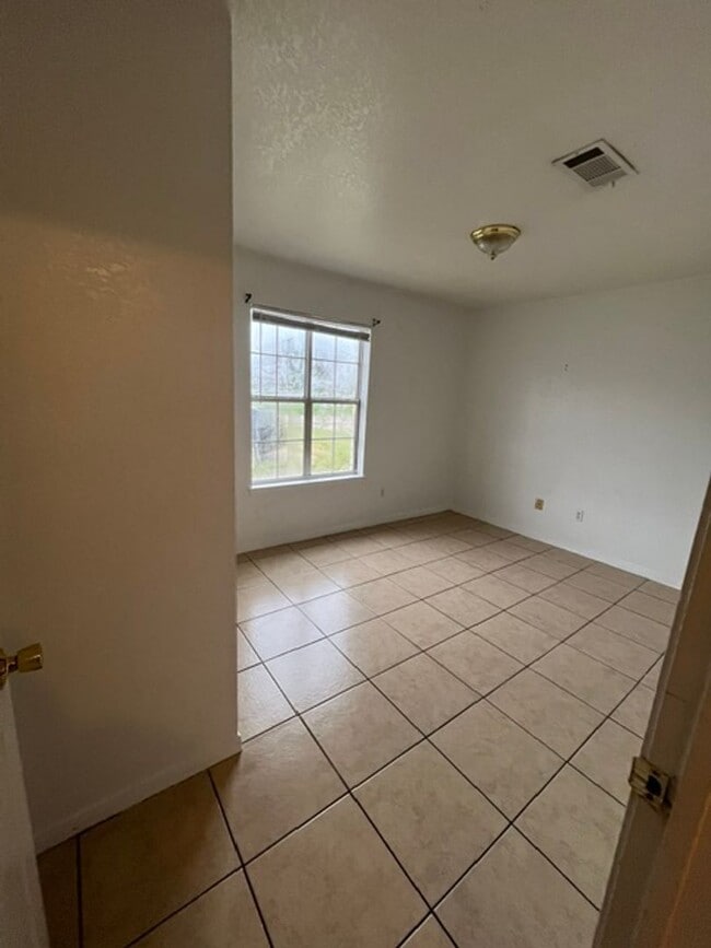 Building Photo - 3001 Cantabrian Dr