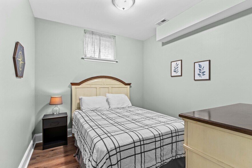 Building Photo - 7228 Lynbrook Cir