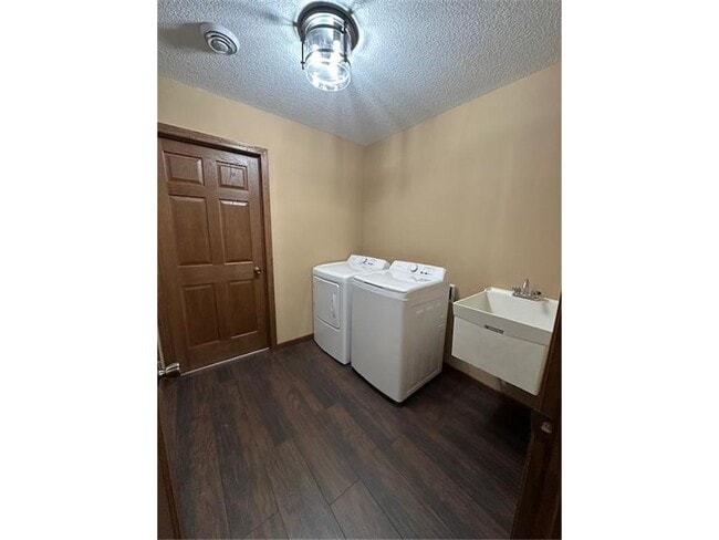 Building Photo - 1560 Gray Fox Dr NE