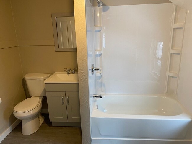 Building Photo - 5 Bed 1.5 Bath Single Family Home in Wausau